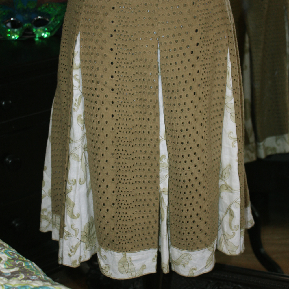 Olive / white floral skirt beautiful Size  16